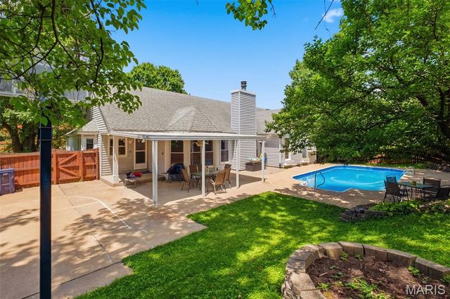 7811 Grantwood Oaks Court, St Louis, MO 63123