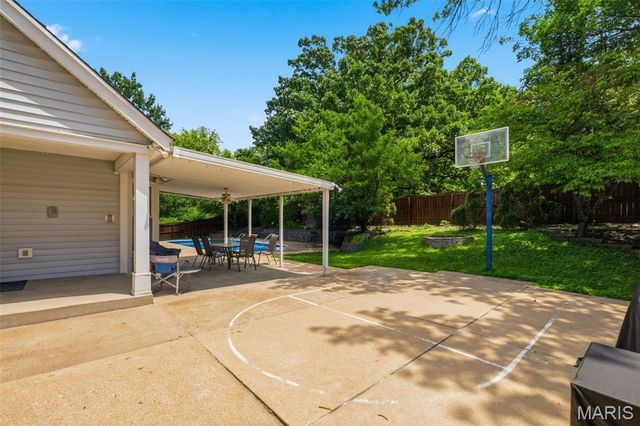 7811 Grantwood Oaks Court, St Louis, MO 63123