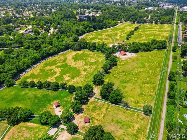 7811 Grantwood Oaks Court, St Louis, MO 63123