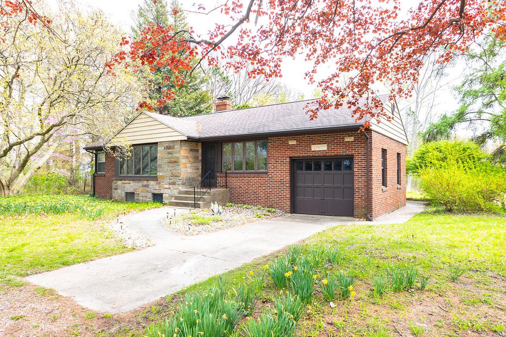 1359 Bell Avenue, New Buffalo City, MI 49117