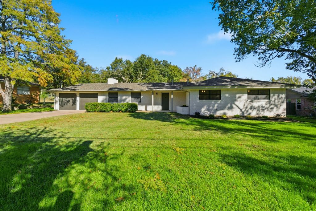 208 W Park Avenue, Weatherford, TX 76086