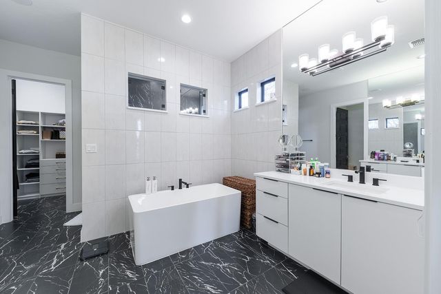 606 Sweet Grass LN, Austin, TX 78738