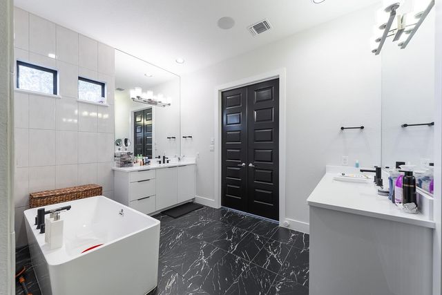 606 Sweet Grass LN, Austin, TX 78738