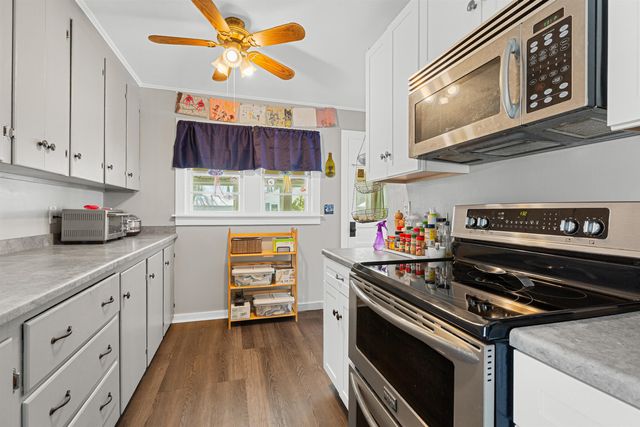 117 Airport Road, Hartford, VT 05001