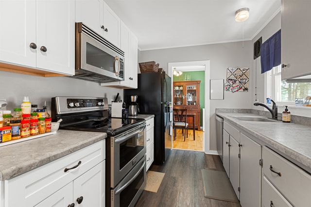 117 Airport Road, Hartford, VT 05001