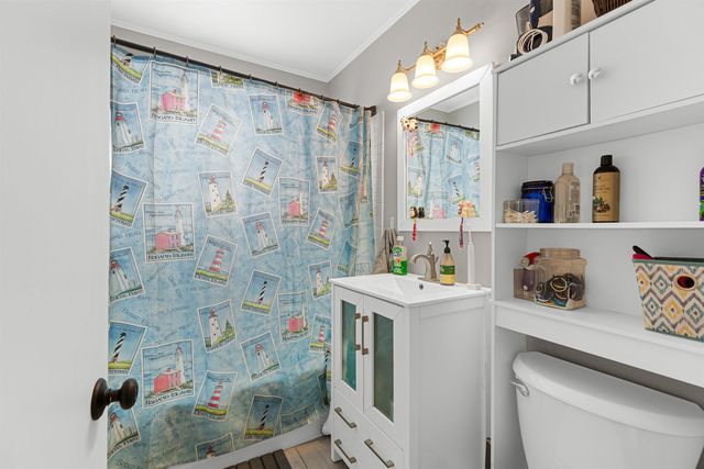 117 Airport Road, Hartford, VT 05001