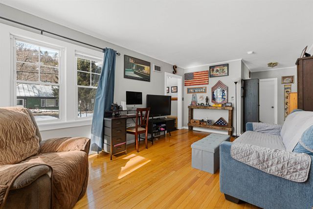 117 Airport Road, Hartford, VT 05001