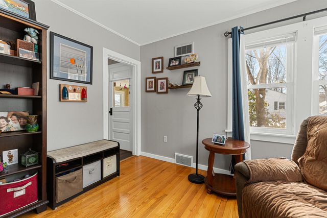 117 Airport Road, Hartford, VT 05001