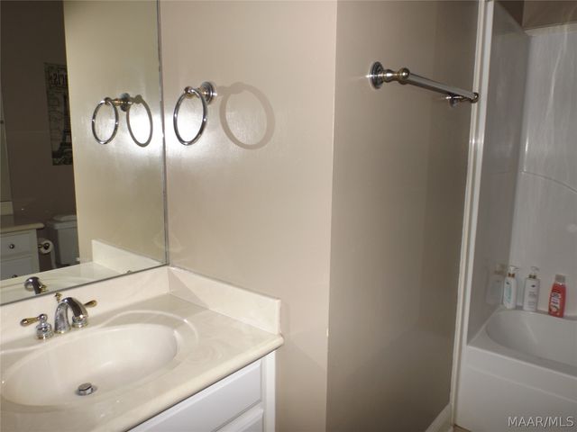 249 SPENCER Way, Deatsville, AL 36022