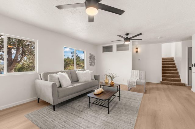 145 Rincon Lp Road, Tijeras, NM 87059