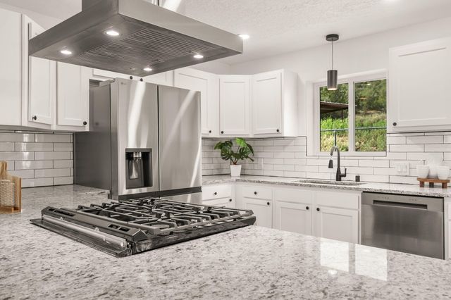 145 Rincon Lp Road, Tijeras, NM 87059