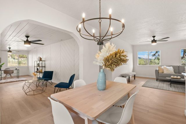 145 Rincon Lp Road, Tijeras, NM 87059