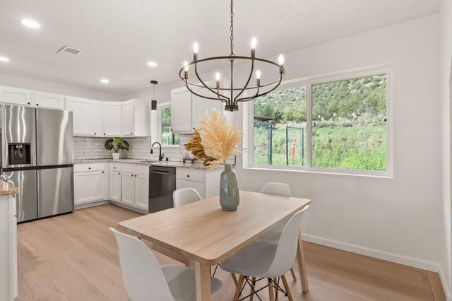 145 Rincon Lp Road, Tijeras, NM 87059