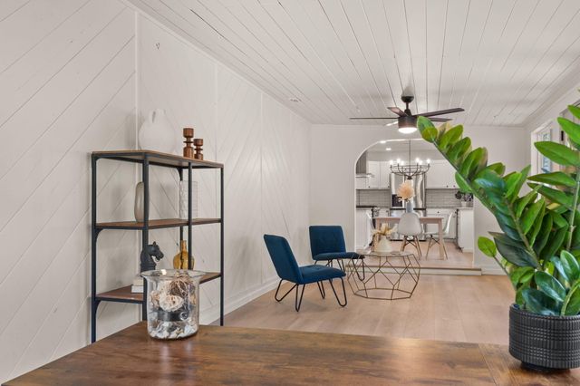 145 Rincon Lp Road, Tijeras, NM 87059