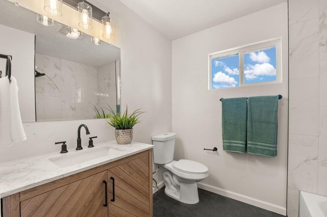 145 Rincon Lp Road, Tijeras, NM 87059