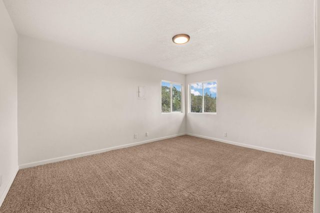 145 Rincon Lp Road, Tijeras, NM 87059