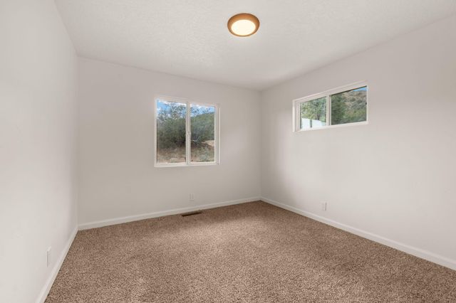 145 Rincon Lp Road, Tijeras, NM 87059