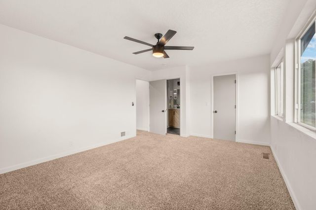 145 Rincon Lp Road, Tijeras, NM 87059