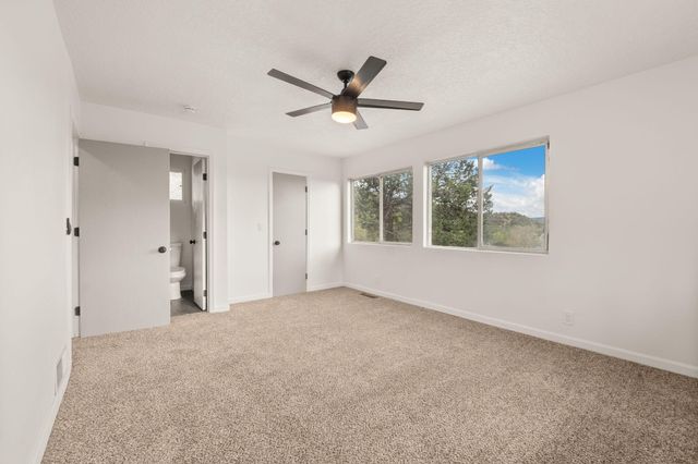 145 Rincon Lp Road, Tijeras, NM 87059