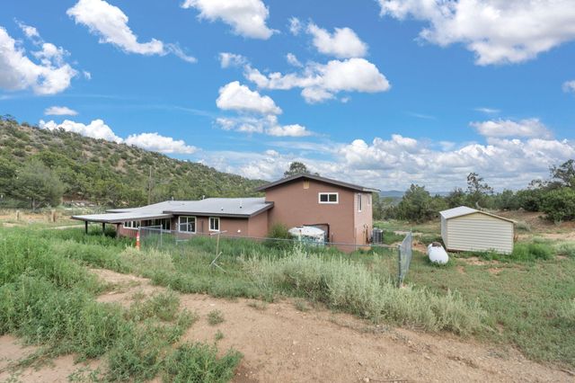 145 Rincon Lp Road, Tijeras, NM 87059