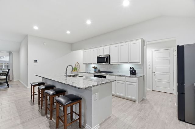 437 Falcon Way, Azle, TX 76020