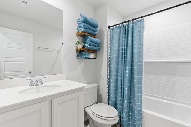 437 Falcon Way, Azle, TX 76020