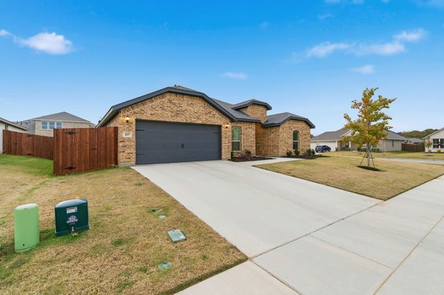 437 Falcon Way, Azle, TX 76020