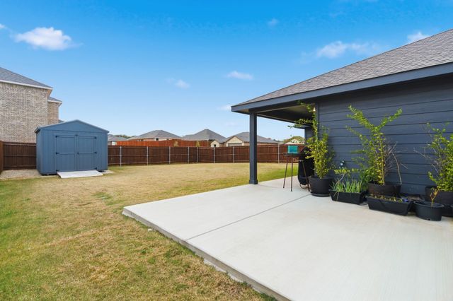 437 Falcon Way, Azle, TX 76020