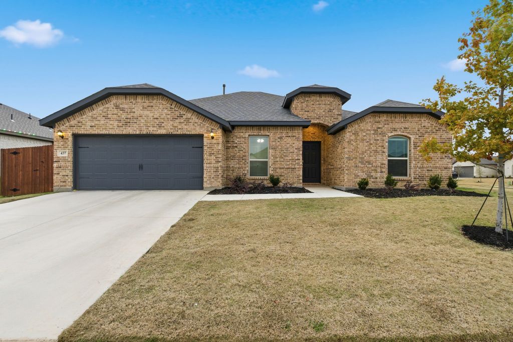 437 Falcon Way, Azle, TX 76020
