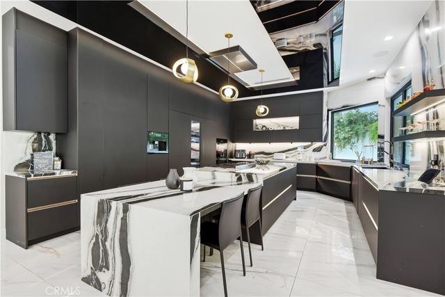 5428 Villawood Cir, Calabasas, CA 91302