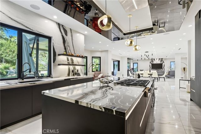 5428 Villawood Cir, Calabasas, CA 91302