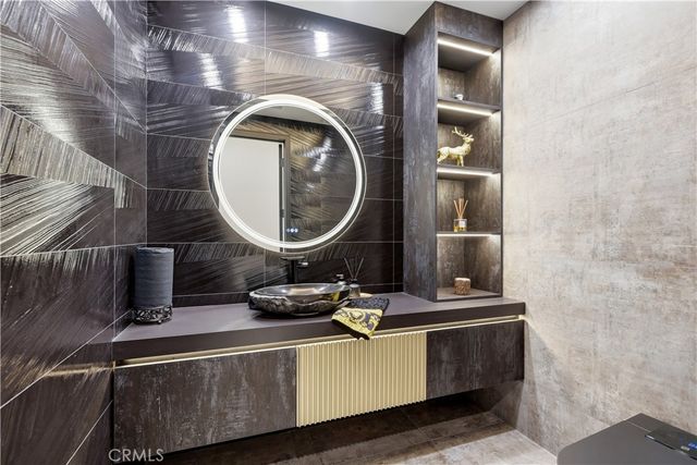 5428 Villawood Cir, Calabasas, CA 91302