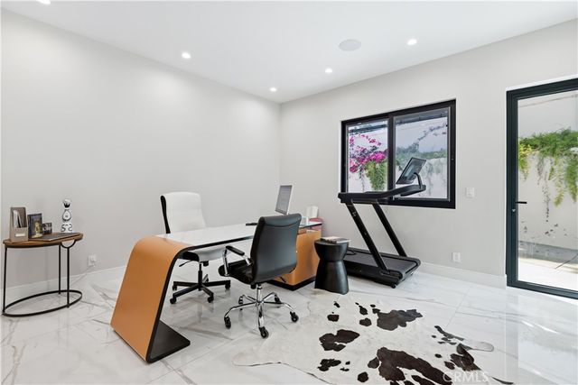 5428 Villawood Cir, Calabasas, CA 91302