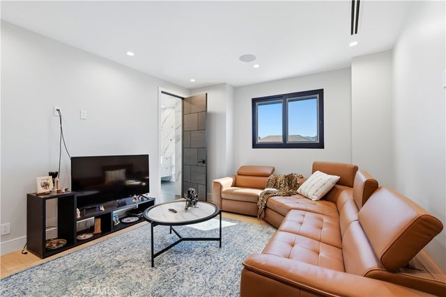 5428 Villawood Cir, Calabasas, CA 91302