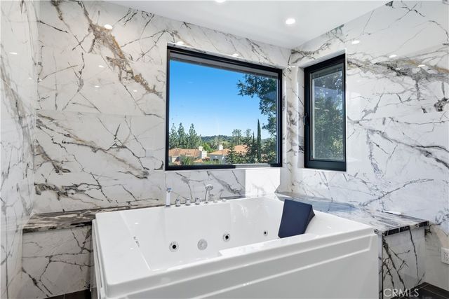 5428 Villawood Cir, Calabasas, CA 91302