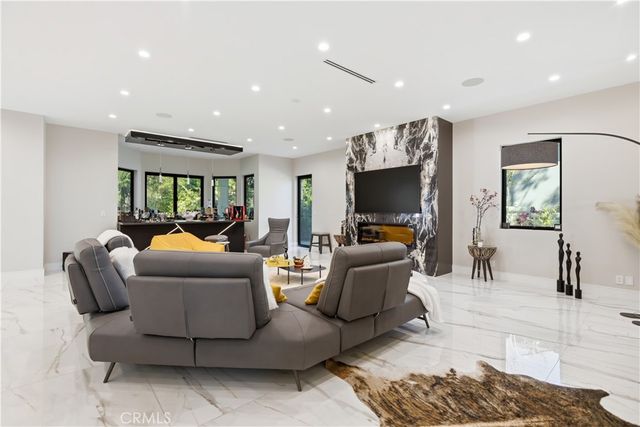 5428 Villawood Cir, Calabasas, CA 91302