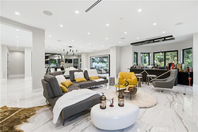 5428 Villawood Cir, Calabasas, CA 91302