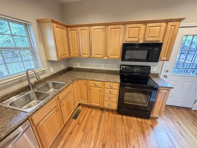 708 N 2nd St, Nashville, TN 37207