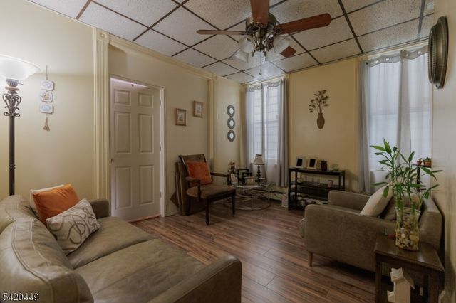 212 Maple St, Weehawken Twp., NJ 07086