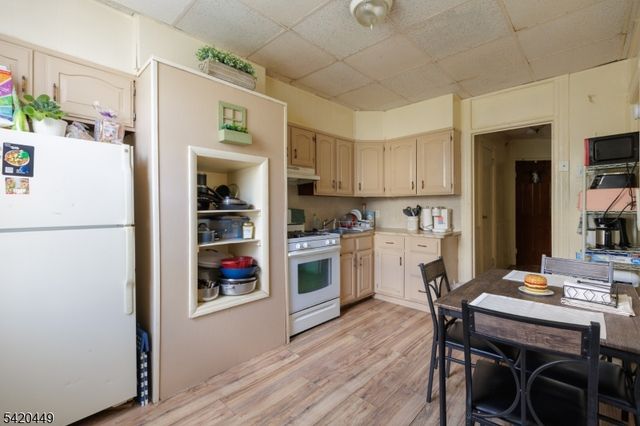 212 Maple St, Weehawken Twp., NJ 07086