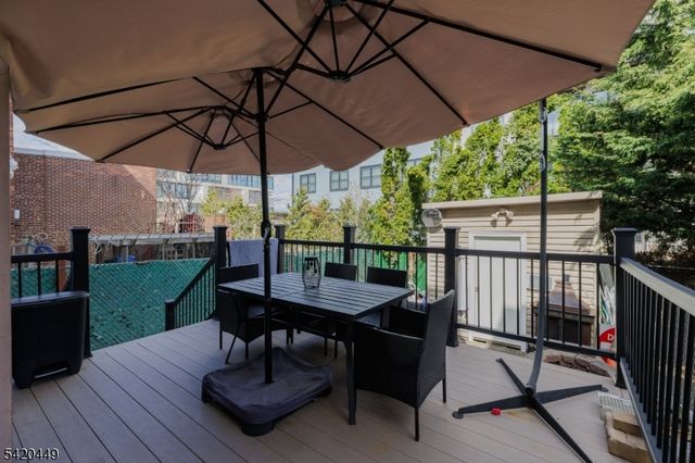 212 Maple St, Weehawken Twp., NJ 07086