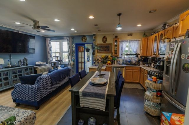 212 Maple St, Weehawken Twp., NJ 07086
