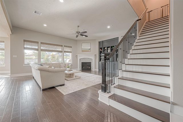 30 Argosy Bend Place, Tomball, TX 77375