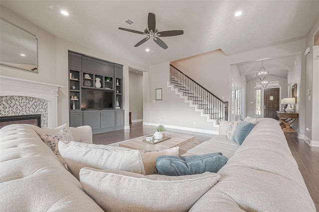 30 Argosy Bend Place, Tomball, TX 77375