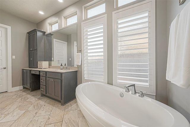 30 Argosy Bend Place, Tomball, TX 77375