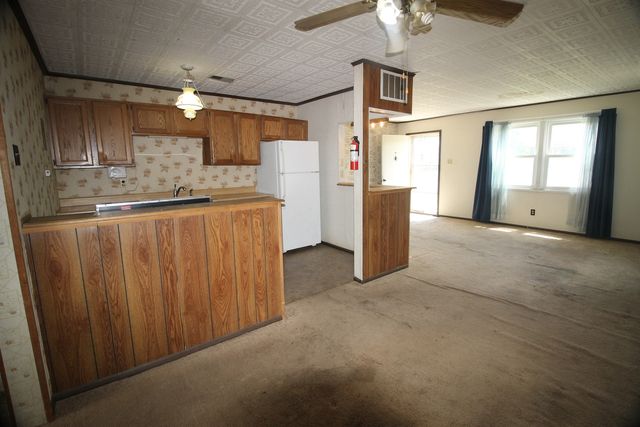 2108 W 68th Street, Davenport, IA 52806