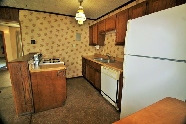 2108 W 68th Street, Davenport, IA 52806