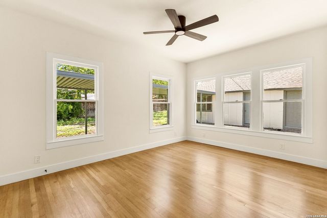 334 W LULLWOOD AVE, San Antonio, TX 78212