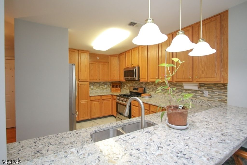 10 Redspire Dr 10, Union Twp., NJ 07083 — photo 2