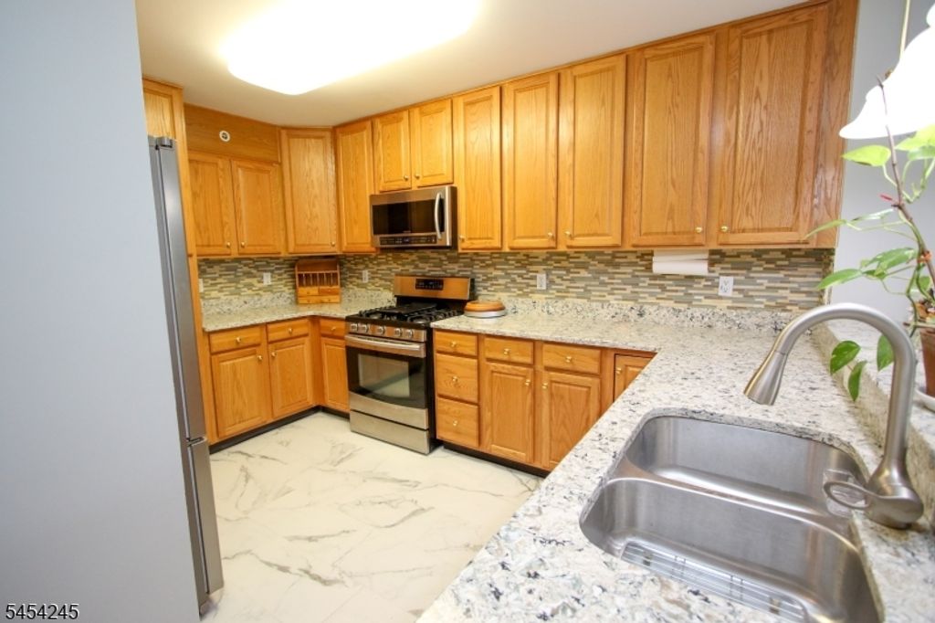 10 Redspire Dr 10, Union Twp., NJ 07083 — photo 3